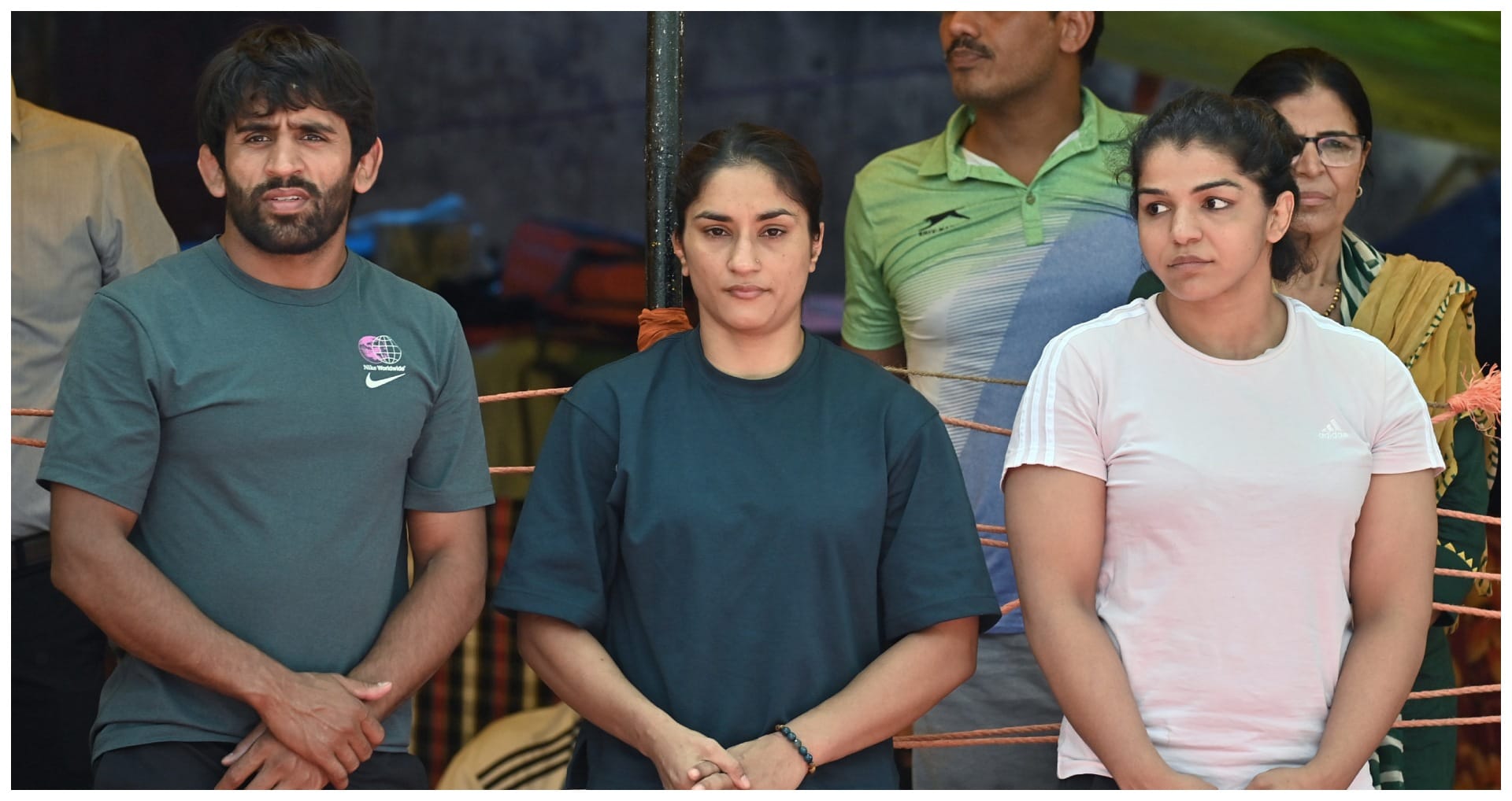 Sakshi Malik Comes Out in Support of Vinesh Phogat: Says- The World Gives Chance After Becoming Mother, But...