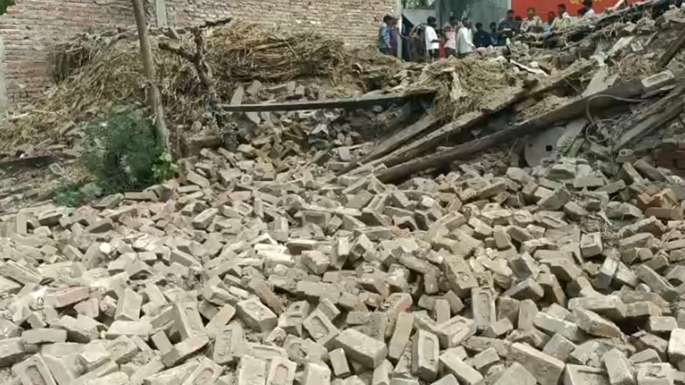 Panic in Sambhal Following Massive Explosion: Cracks Appear in Several Houses in Ishaqpur, Tethered Livestock