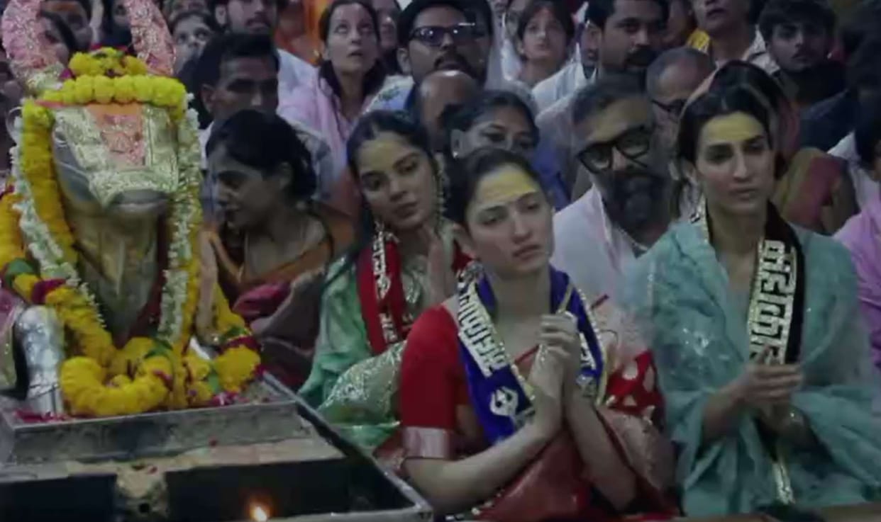 tamannaah bhatia attends bhasma aarti at mahakal temple ujjain