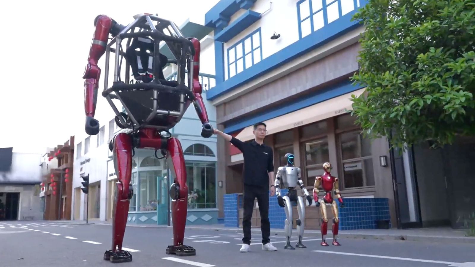 Unitree Unveils GD01: Giant Manned Robot Can Walk Like An Ape And Smash Walls