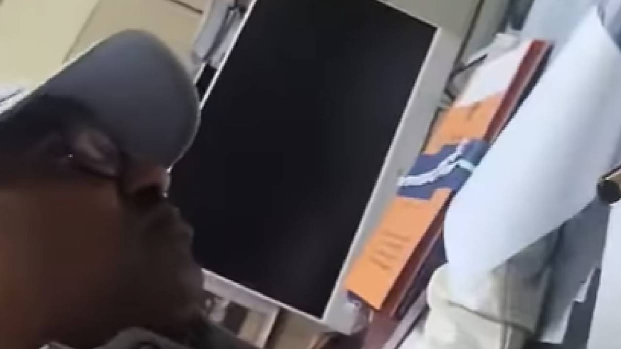 UP: Video of Deputy Director of Tourism Accepting Bribe Goes Viral, Sparks Uproar in Department; Additional Ch