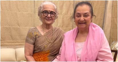 Legendary Actress Asha Parekh Meets With Friend Saira Banu Shares Beautiful Pictures Fans Showers Love To Them
