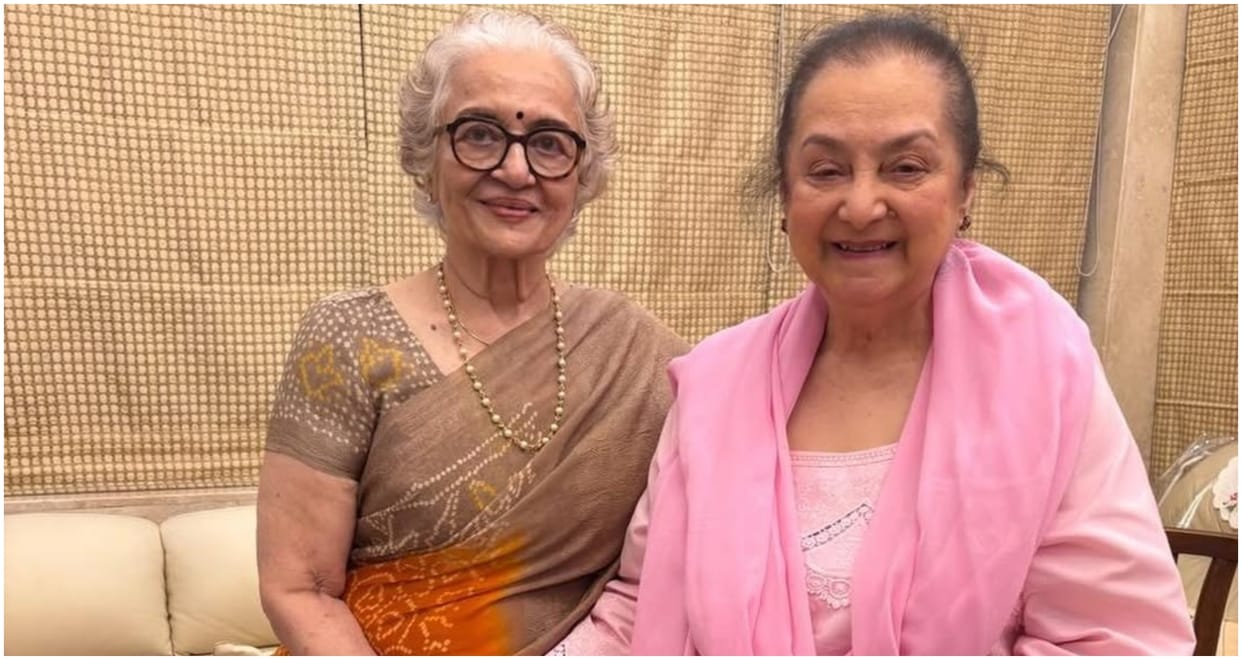 Legendary Actress Asha Parekh Meets With Friend Saira Banu Shares Beautiful Pictures Fans Showers Love To Them