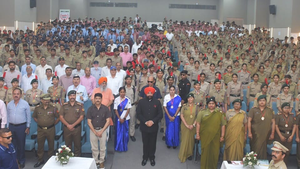 UP: Amar Ujala Honors Ex-Servicemen and Cadets; Governor Gurmit Singh Says, Dream Big with Open Eyes