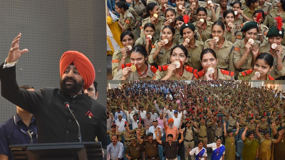 Amar Ujala Samarpana Samman: Honoring Dedication of Ex-Servicemen—Slogan of Jai Hind Resounds in Moradabad