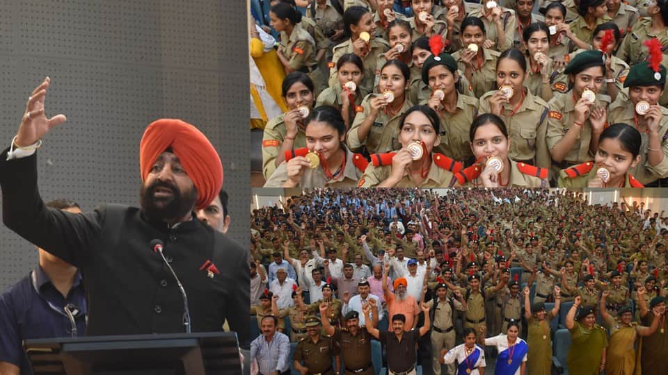 Amar Ujala Samarpana Samman: Honoring Dedication of Ex-Servicemen—Slogan of Jai Hind Resounds in Moradabad