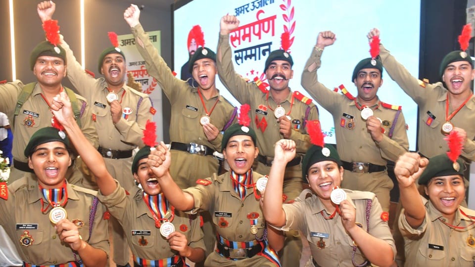 UP: Amar Ujala Honors Ex-Servicemen and Cadets; Governor Gurmit Singh Says, Dream Big with Open Eyes