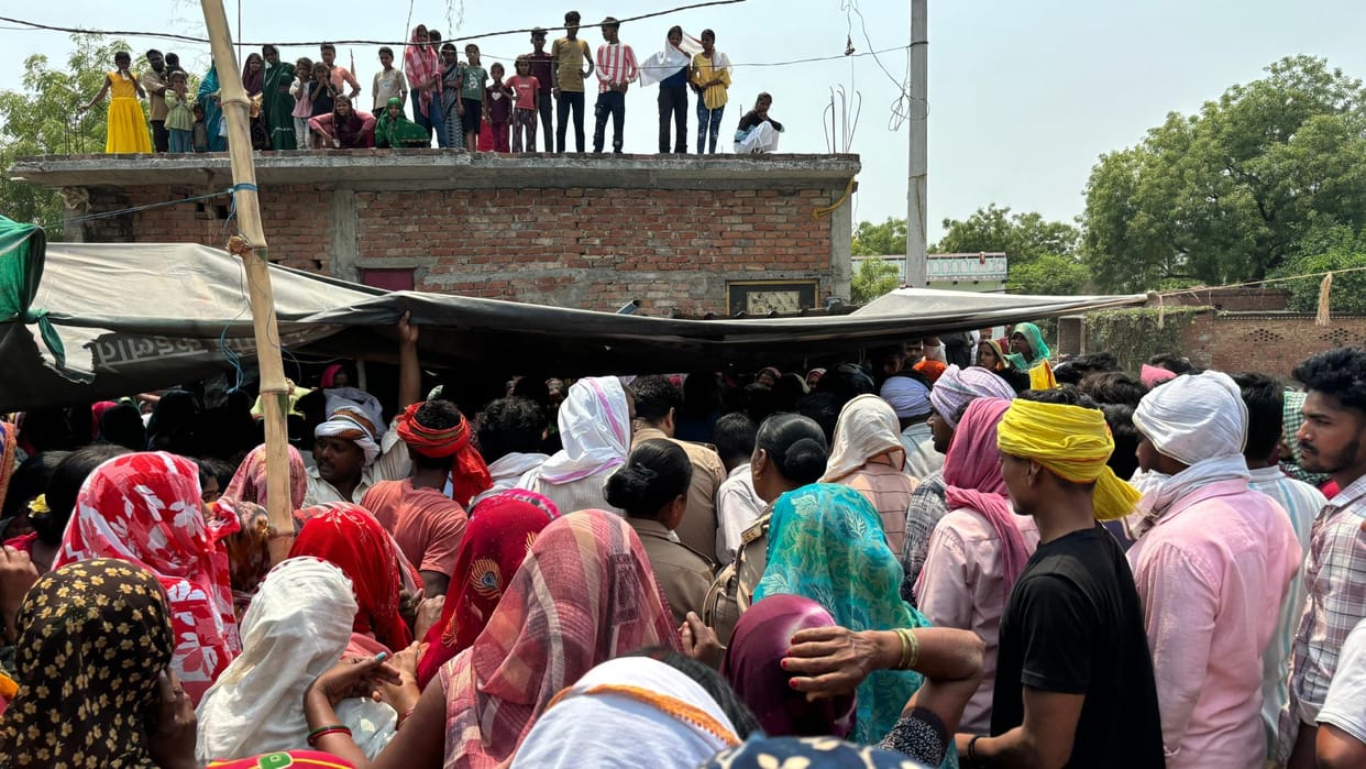 Manoj performed last rites for his daughter and wife in varanasi