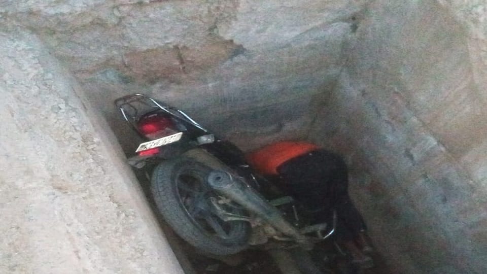Worker Dies After Falling Into Open GAIL Gas Chamber in Firozabad
