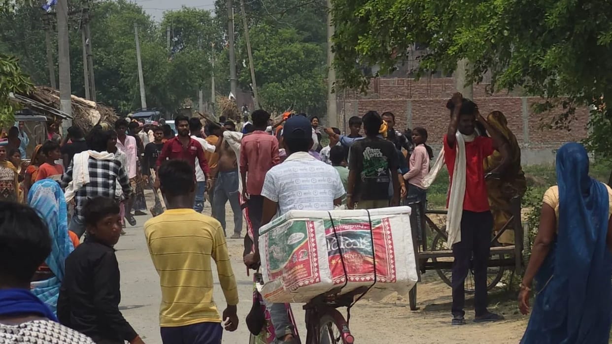 Police team attacked while trying to arrest assault accused in varanasi