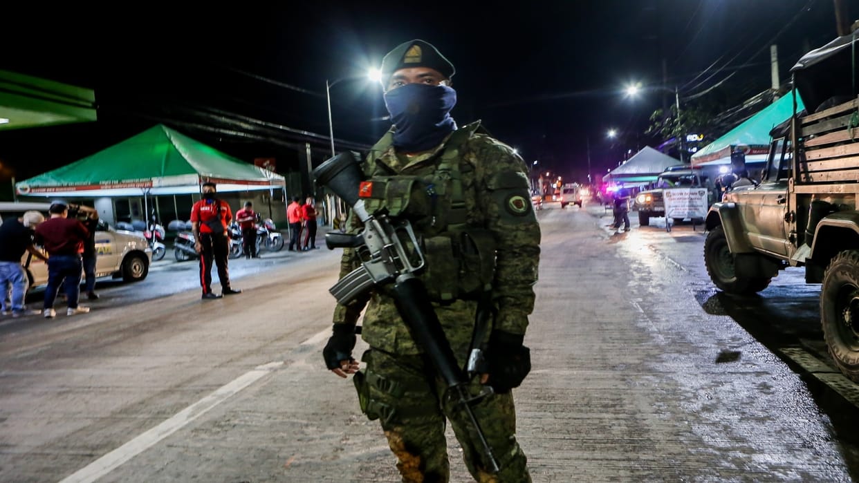 Gunshots heard at Senate in Manila Dela Rosa is wanted by the ICC