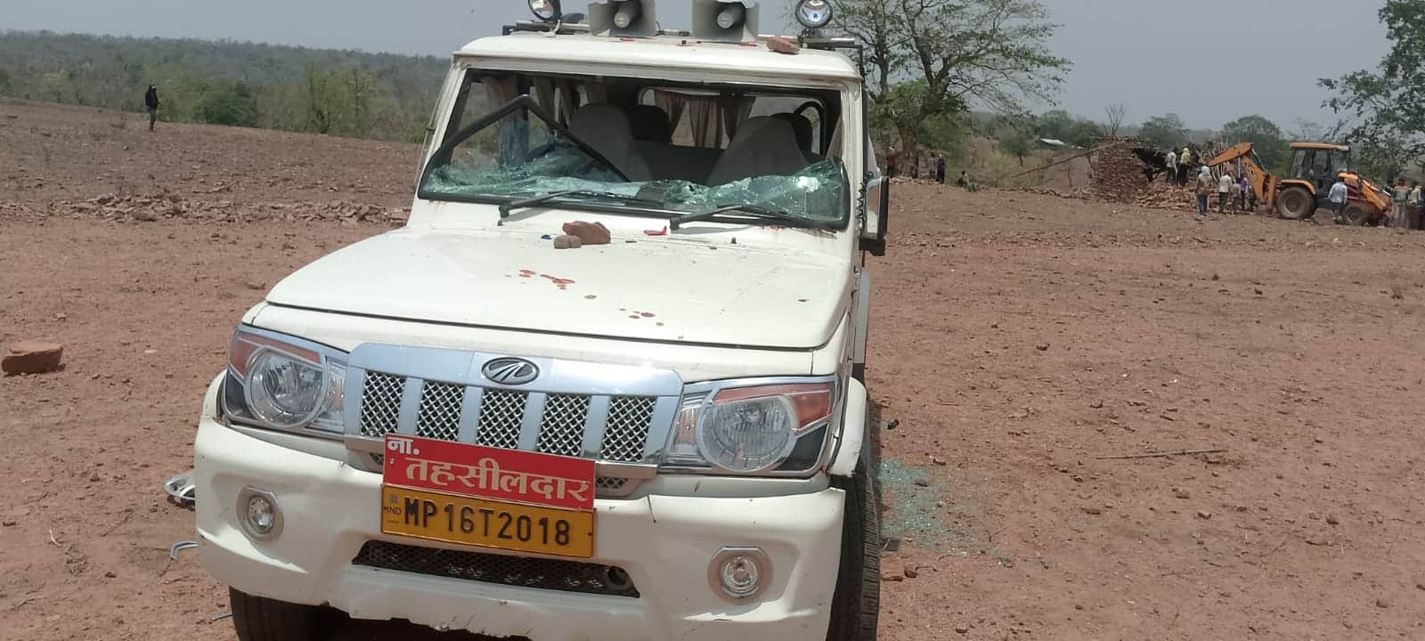 Ken-Betwa Link Project: Encroachment removal team pelted with stones, officers' vehicles vandalised