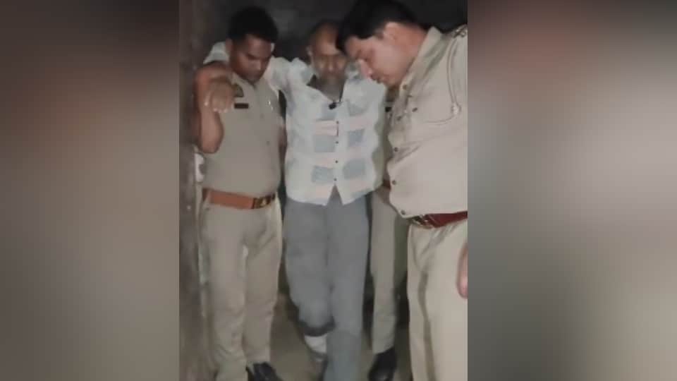 घायल आरोपी खलील।