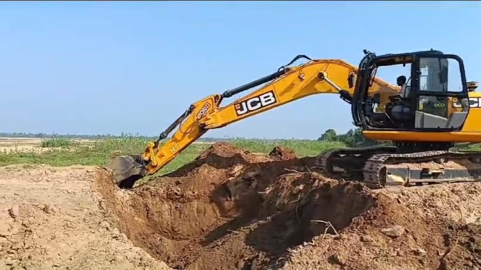 खनिज विभाग ने नदी में बना रैंप कटवाया