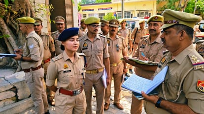 एसपी दक्षिणी अंशिका वर्मा ने किया आंवला थाने का मुआयना।