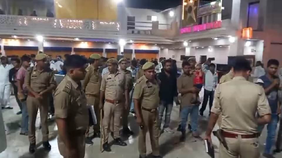 UP: Bloodshed at Valima's feast in Meerut, firing entered the pavilion, two brothers and a children injured
