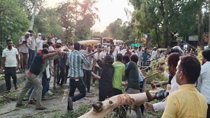 Prayagraj Weather: A sudden storm brought darkness during the day, bringing vehicles to a halt on the roads
