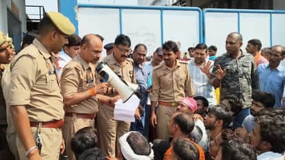 Kanpur Dehat Workers Stand Firm on Demand for Wage Hike Sit in Protest Outside Edibles Factory