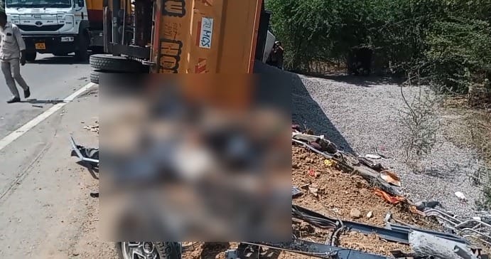 Hamirpur Accident Stone Laden Dumper Crushes E Rickshaw Two Dead Three in Critical Condition