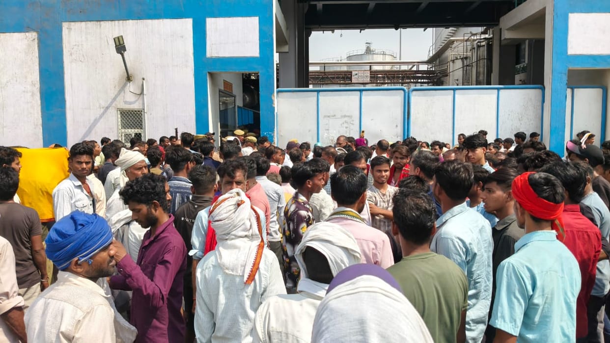 Kanpur Dehat Workers Stand Firm on Demand for Wage Hike Sit in Protest Outside Edibles Factory