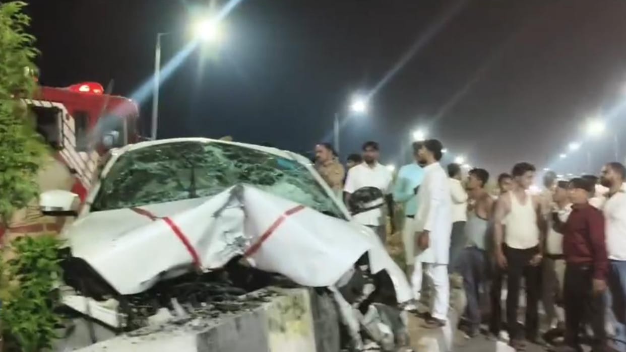 Kaushambi Accident: High-speed car hits divider, two youths killed, four in critical condition