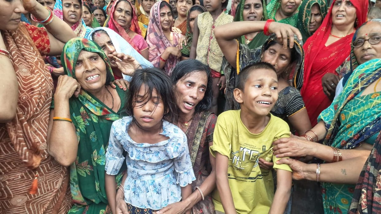 Injured Lineman Dies SP Leader Alleges Not an Accident But Murder Villagers Stage Road Blockade