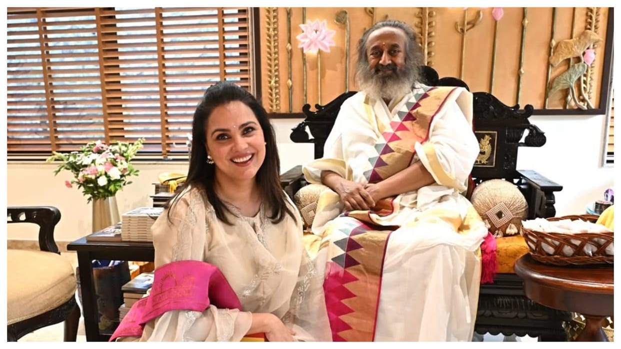 Lara Dutta Bhupathi wishes Gurudev Sri Sri Ravi Shankar on his 70th birthday shares photos on social media