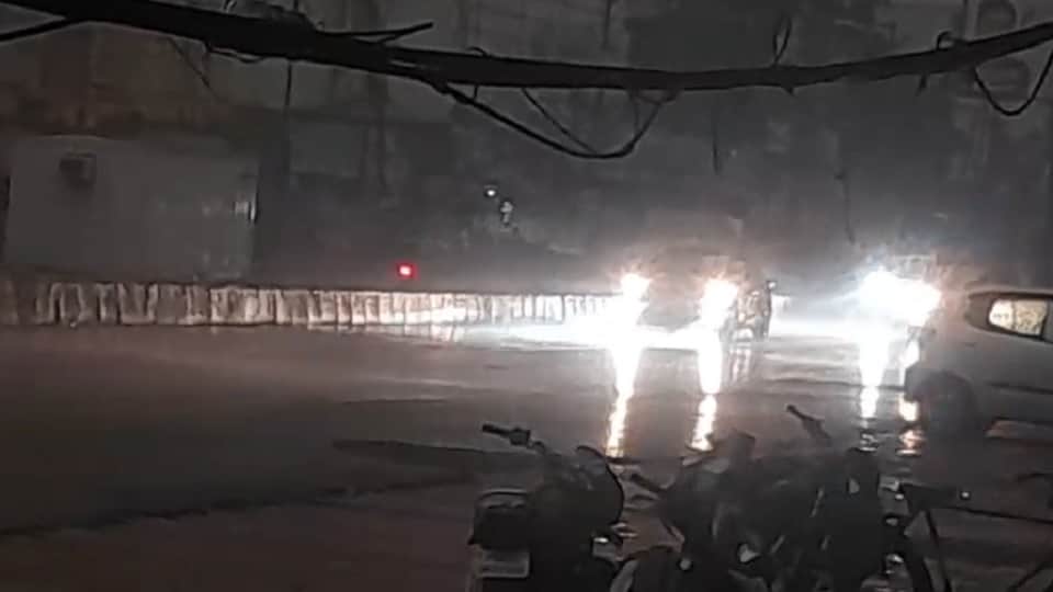 मेरठ में सुबह नौ बजे छाया अंधेरा।