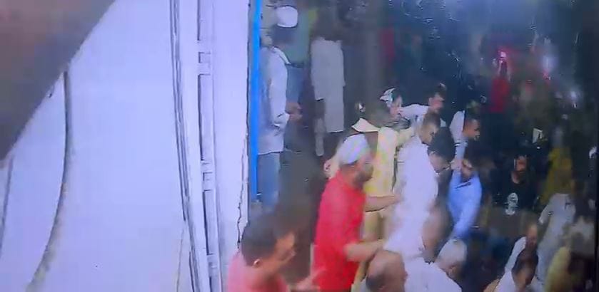 Family Dispute Turns Violent in Agra, Clash Erupts in Front of Police