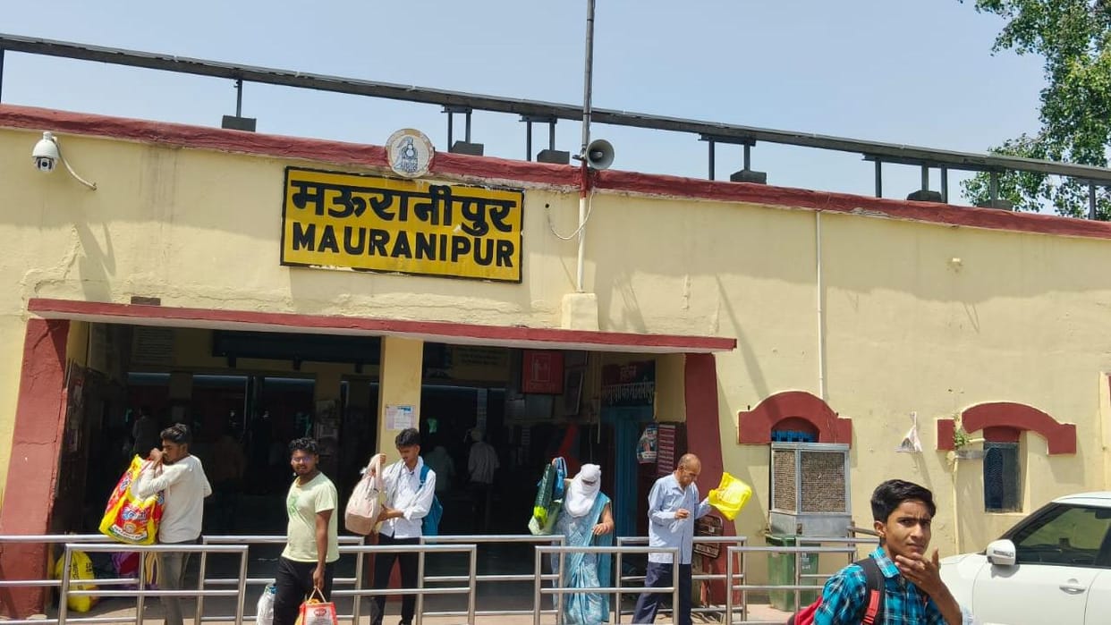 Jhansi: Woman falls while boarding a moving train, breaks both legs