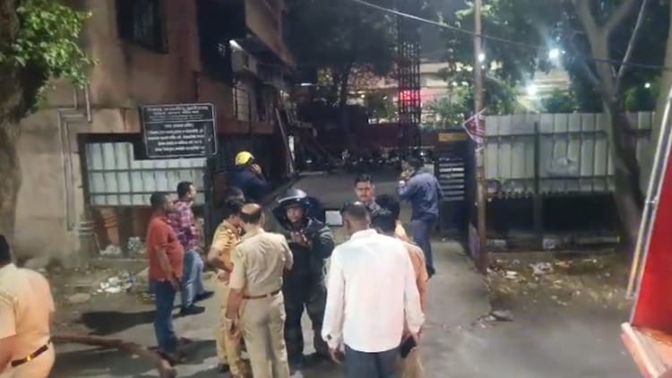 पुणे: अस्पताल के पास मिली बम जैसी एक संदिग्ध वस्तु, बम डिस्पोजल स्क्वॉड मौके पर; इलाके में दहशत