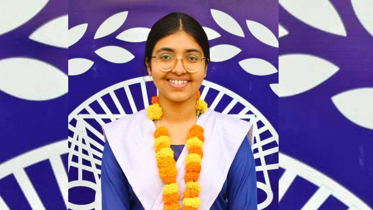 छात्रा सायना मिश्रा