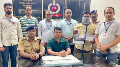 Varanasi Tout Apprehended Cantt Station Tatkal Counter 57 Tickets Recovered Half Are AC Tickets