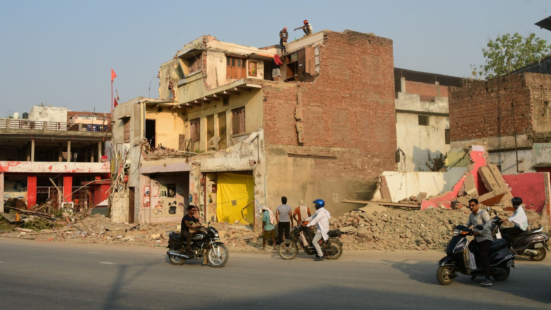 Widening Bulldozers Raze 17 Buildings in Dalmandi in varanasi