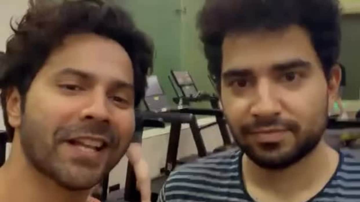 Samay Raina Roasts Varun Dhawan At The Gym Saying Song Like This Wont Work Video Goes Viral