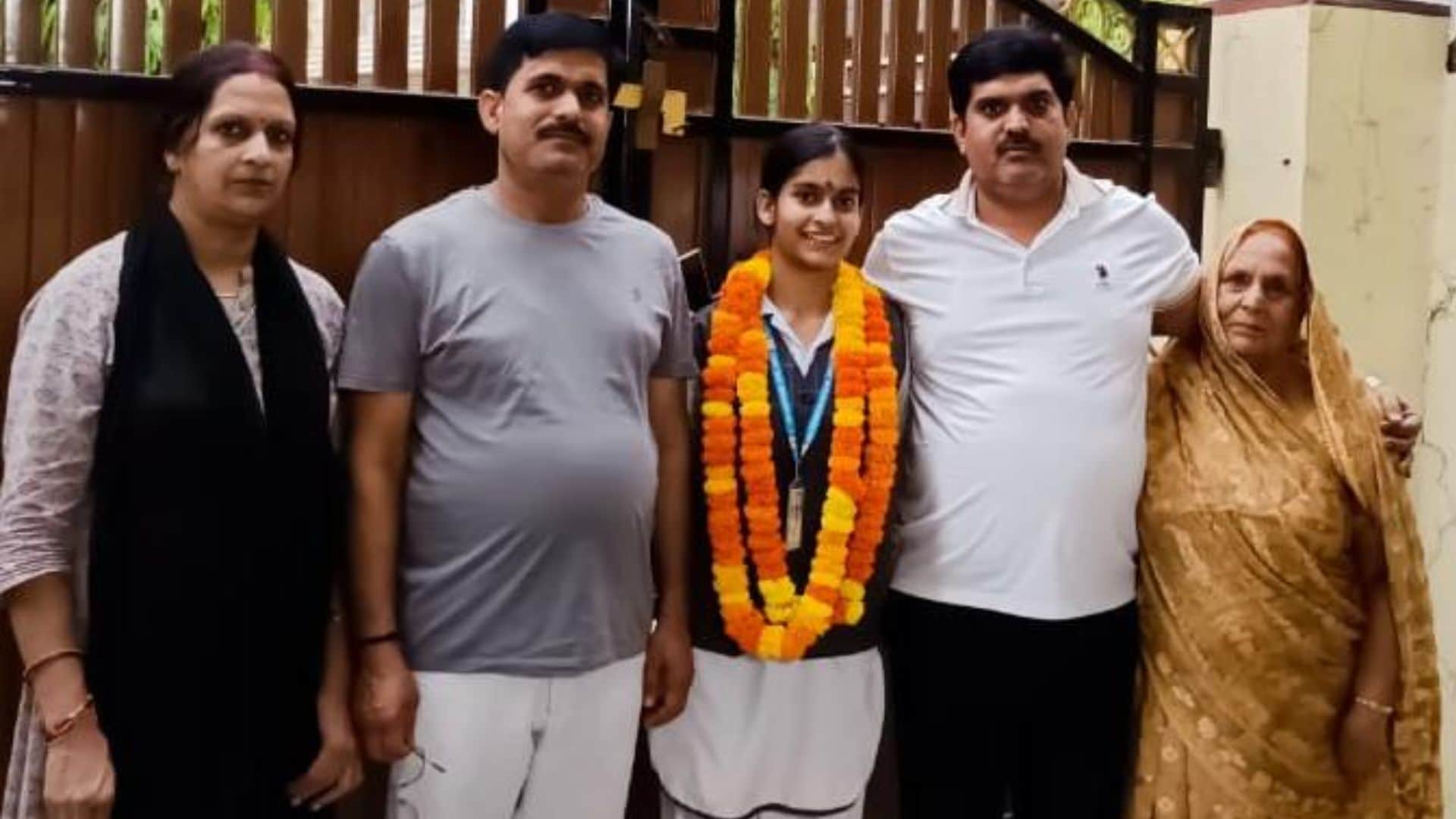 परिवार के साथ अदिति सिंह