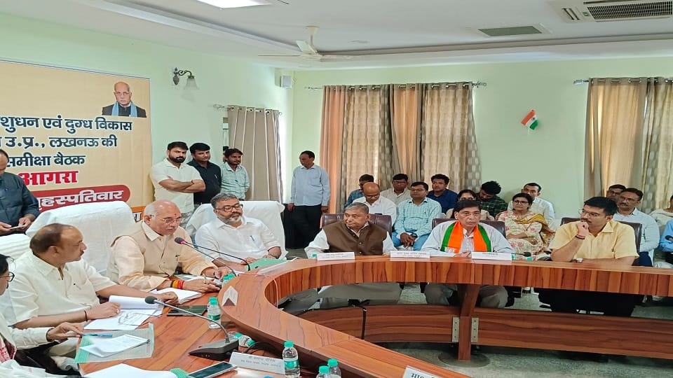 Minister for Livestock and Dairy Development Dharampal Singh held a review meeting in agra