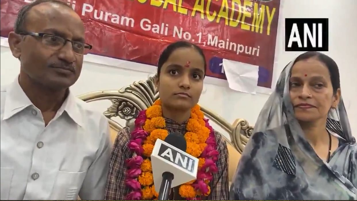Anamika Chauhan Tops Agra Division in CBSE Class 12 with 99% Marks