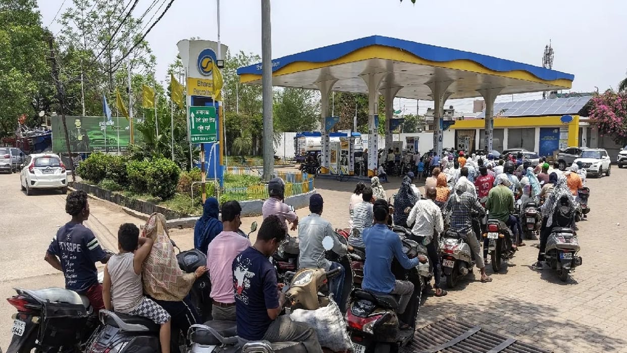 Petrol Diesel Crisis in Raipur CG, Several Petrol Pumps Run Dry