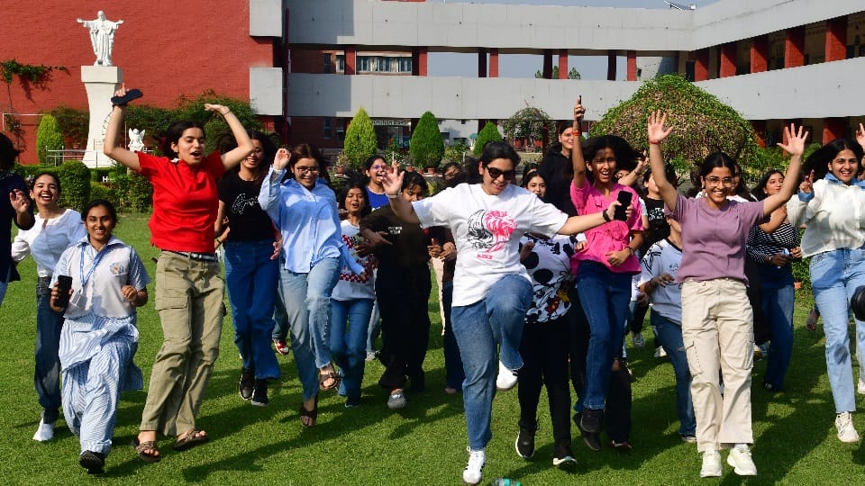 Tricity students shine in CBSE 12th, daughters outshine again