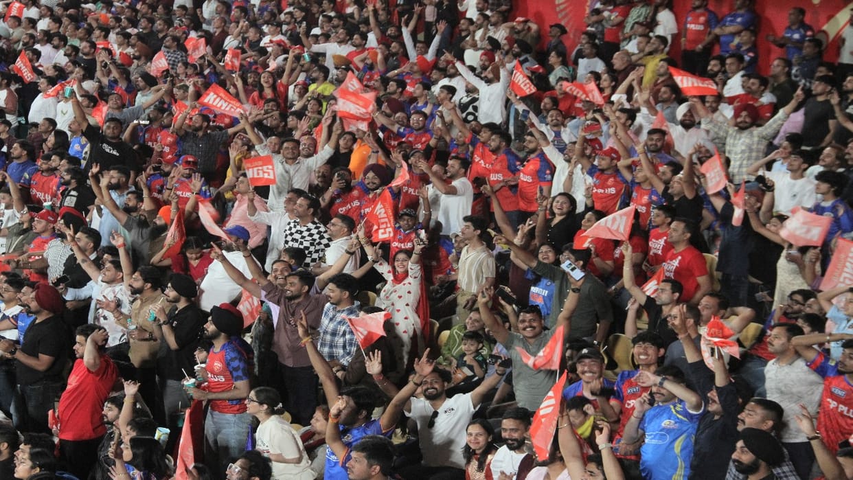 PBKS vs MI:  Punjab Kings supporters cheered as wickets fell, with Punjab hitting a barrage of fours and sixes