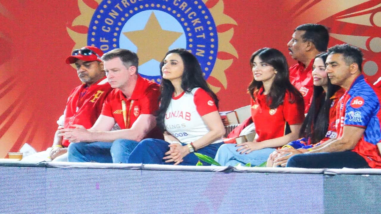 PBKS vs MI:  Punjab Kings supporters cheered as wickets fell, with Punjab hitting a barrage of fours and sixes