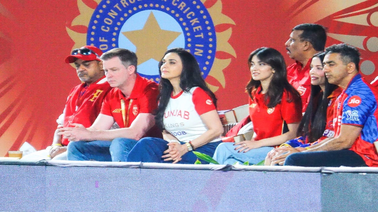PBKS vs MI:  Punjab Kings supporters cheered as wickets fell, with Punjab hitting a barrage of fours and sixes