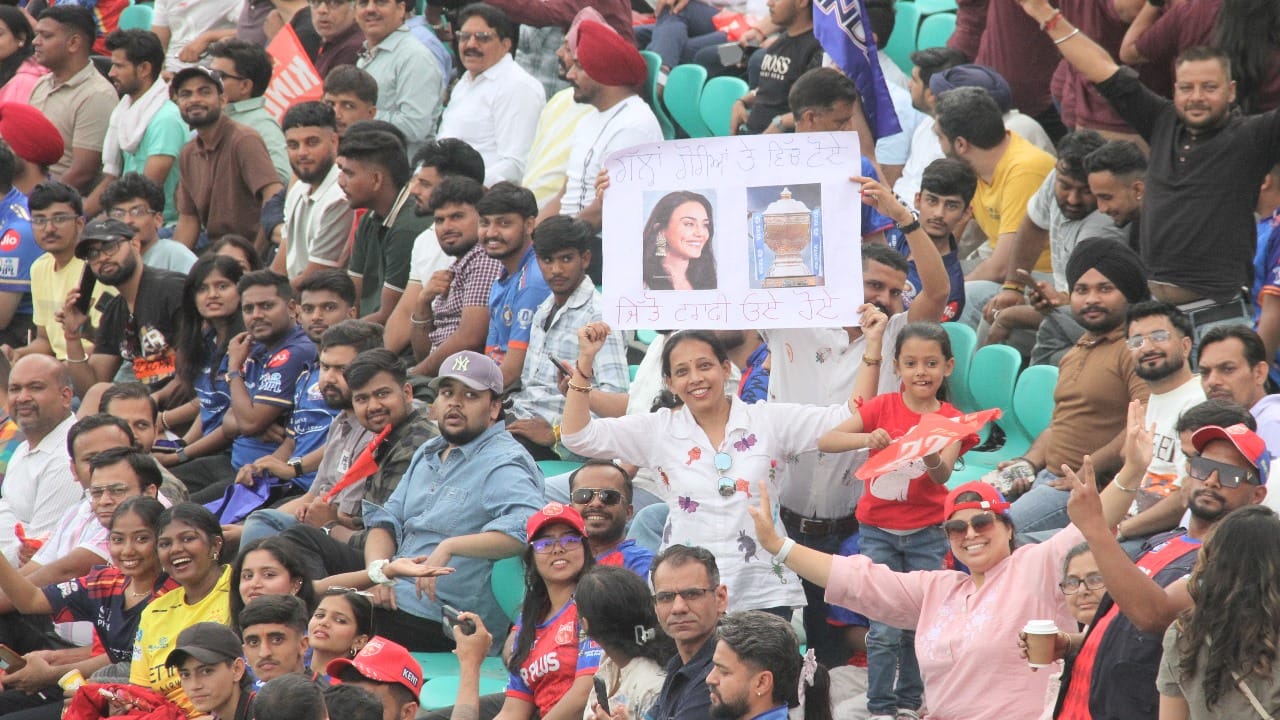 PBKS vs MI:  Punjab Kings supporters cheered as wickets fell, with Punjab hitting a barrage of fours and sixes