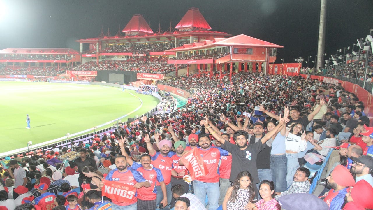 PBKS vs MI:  Punjab Kings supporters cheered as wickets fell, with Punjab hitting a barrage of fours and sixes