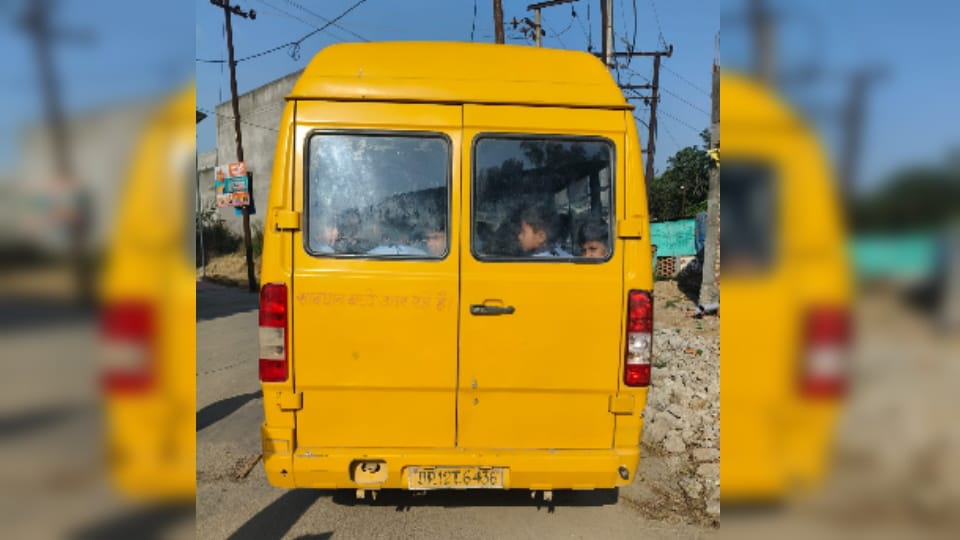 Agra Administration Tightens School Vehicle Safety Rules, Action Warned Against Defaulting Schools
