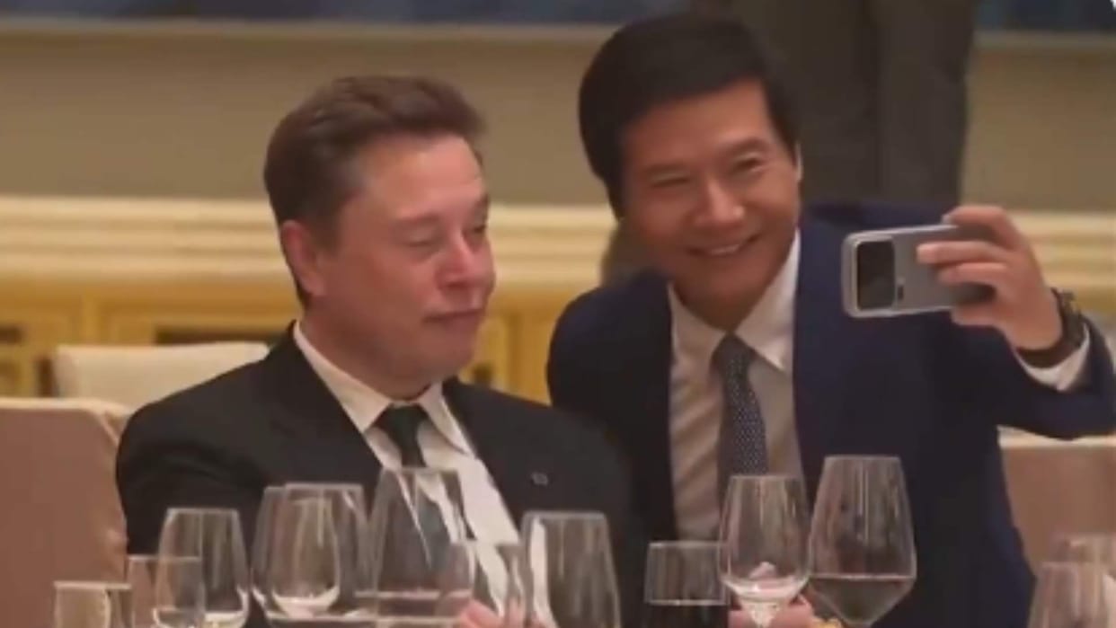 Xiaomi CEO Takes Selfie with Musk Tesla CEO Gives a Look That Sends the Video Viral on Social Media