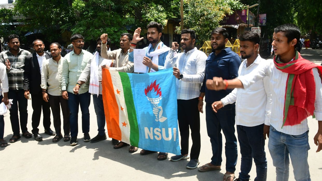 NEET Paper Leak NSUI and ABVP Workers Take to Streets Burn Effigy of NTA District Headquarters Gheraoed