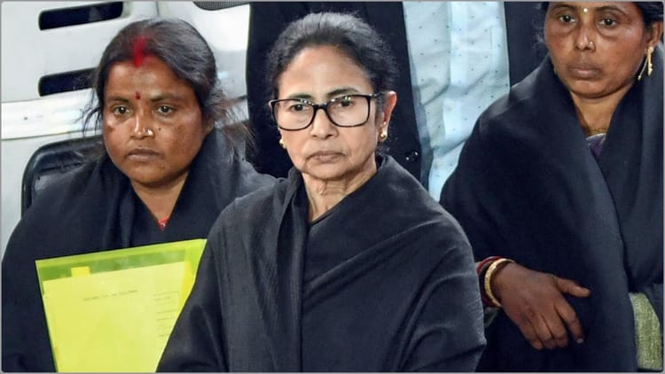 वकील के अवतार में दिखीं ममता बनर्जी: कलकत्ता हाई कोर्ट पहुंचीं पूर्व सीएम, चुनाव के बाद हिंसा मामले पर सुनवाई