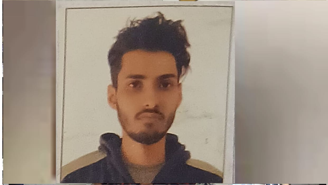 Student Commits Suicide in Gorakhpur Recorded a Video Before Suicide